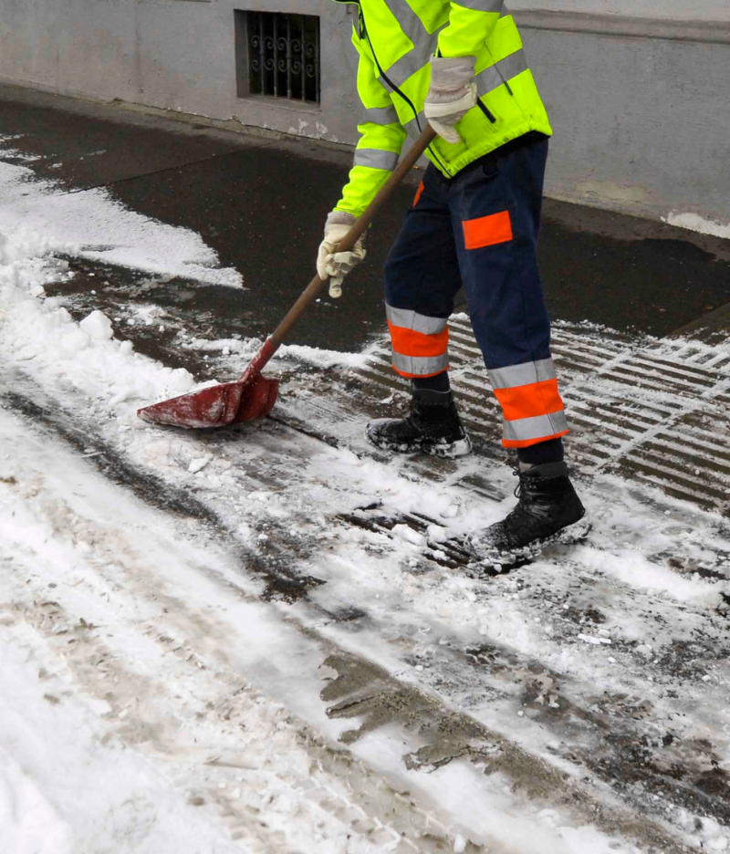 5 Steps to Clear the Sidewalk According to Kitchener Bylaws